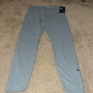 NWT! Nike leggings